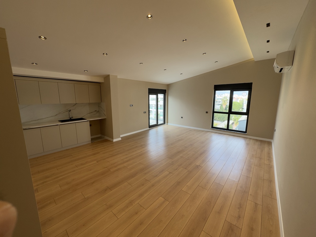 Luxury Beachside Apartments with Pool for Sale in Antalya Konyaaltı