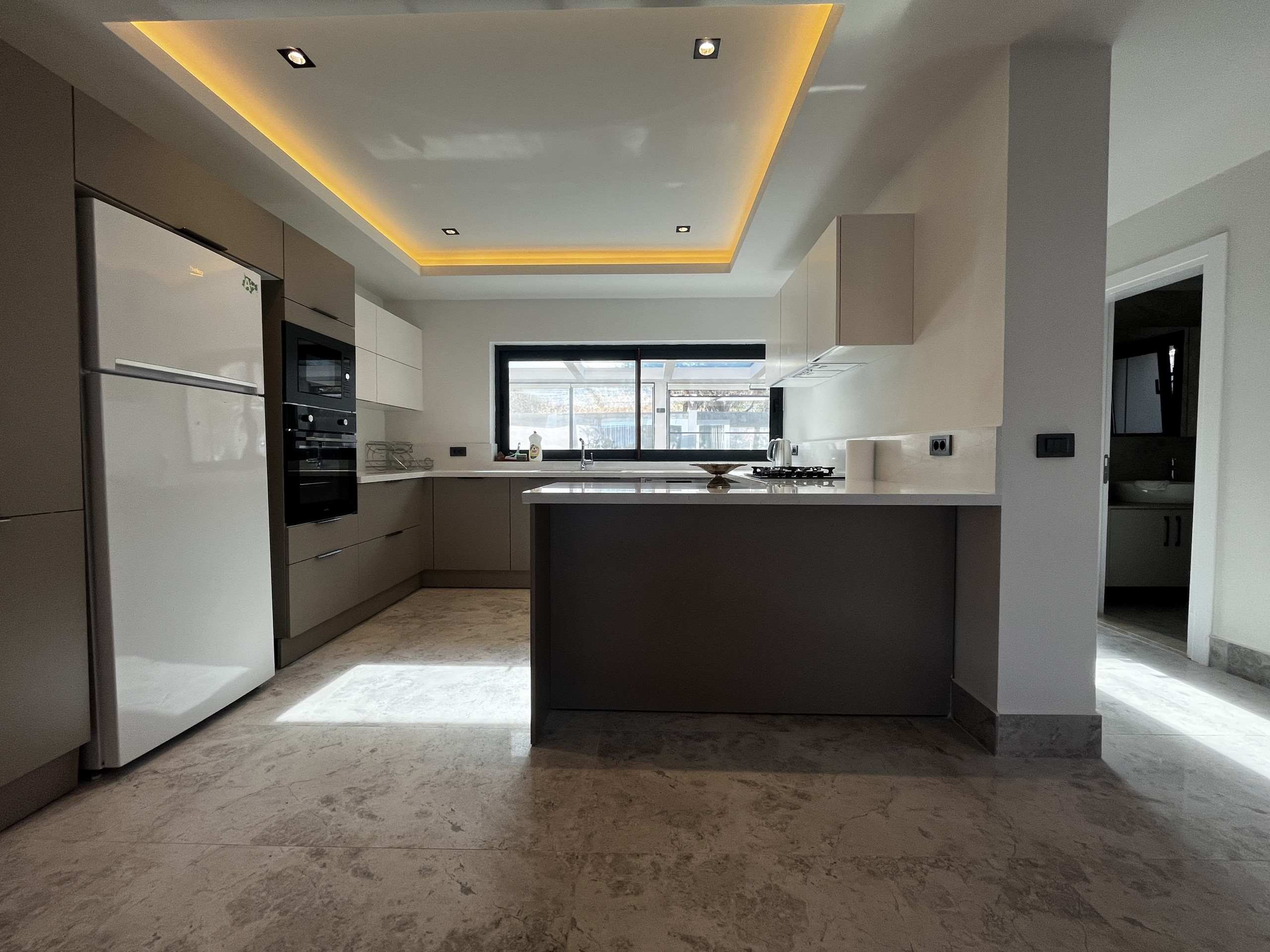 Luxurious Private Residence with Indoor Pool and Spa Facilities