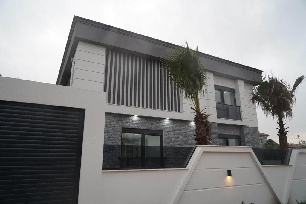Luxury Villa in Antalya Near the Majestic Toros Mountains