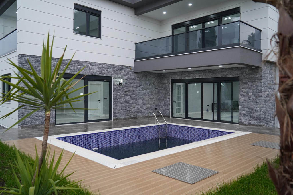 Luxury Villa in Antalya Near the Majestic Toros Mountains