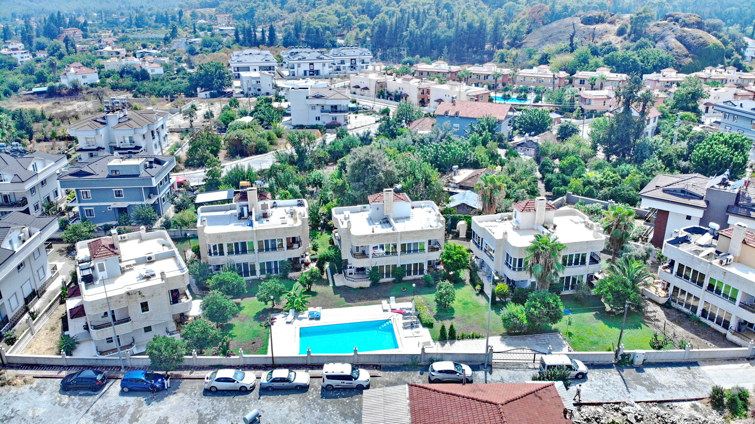 فيلا فاخرة للبيع في أنطاليا كيمر مع إطلالة مذهلة على المدينة