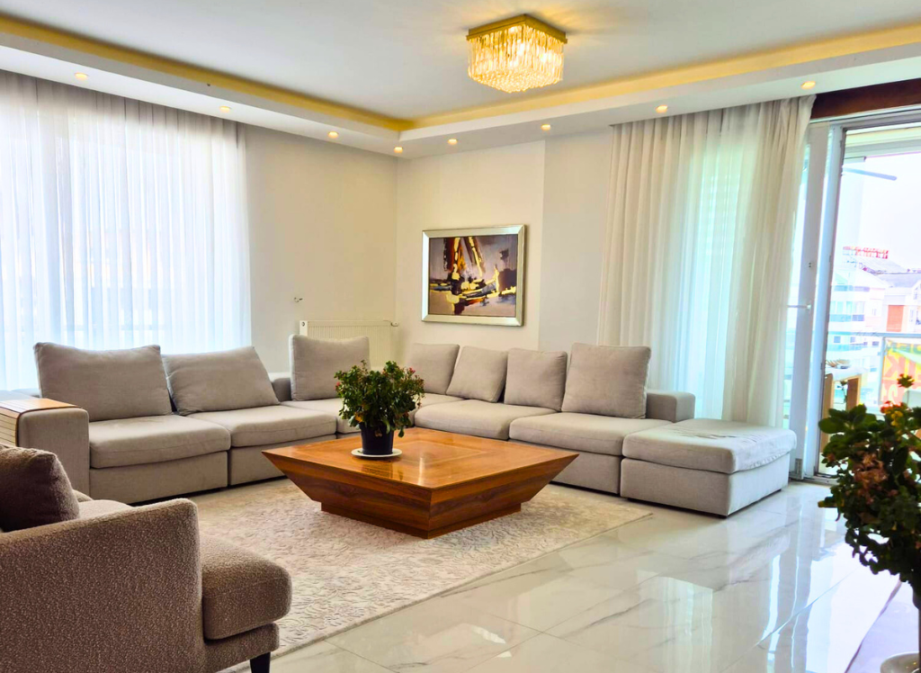 Luxurious 6+1 Apartment in Uncalı, Konyaaltı – Prime Investment Opportunity