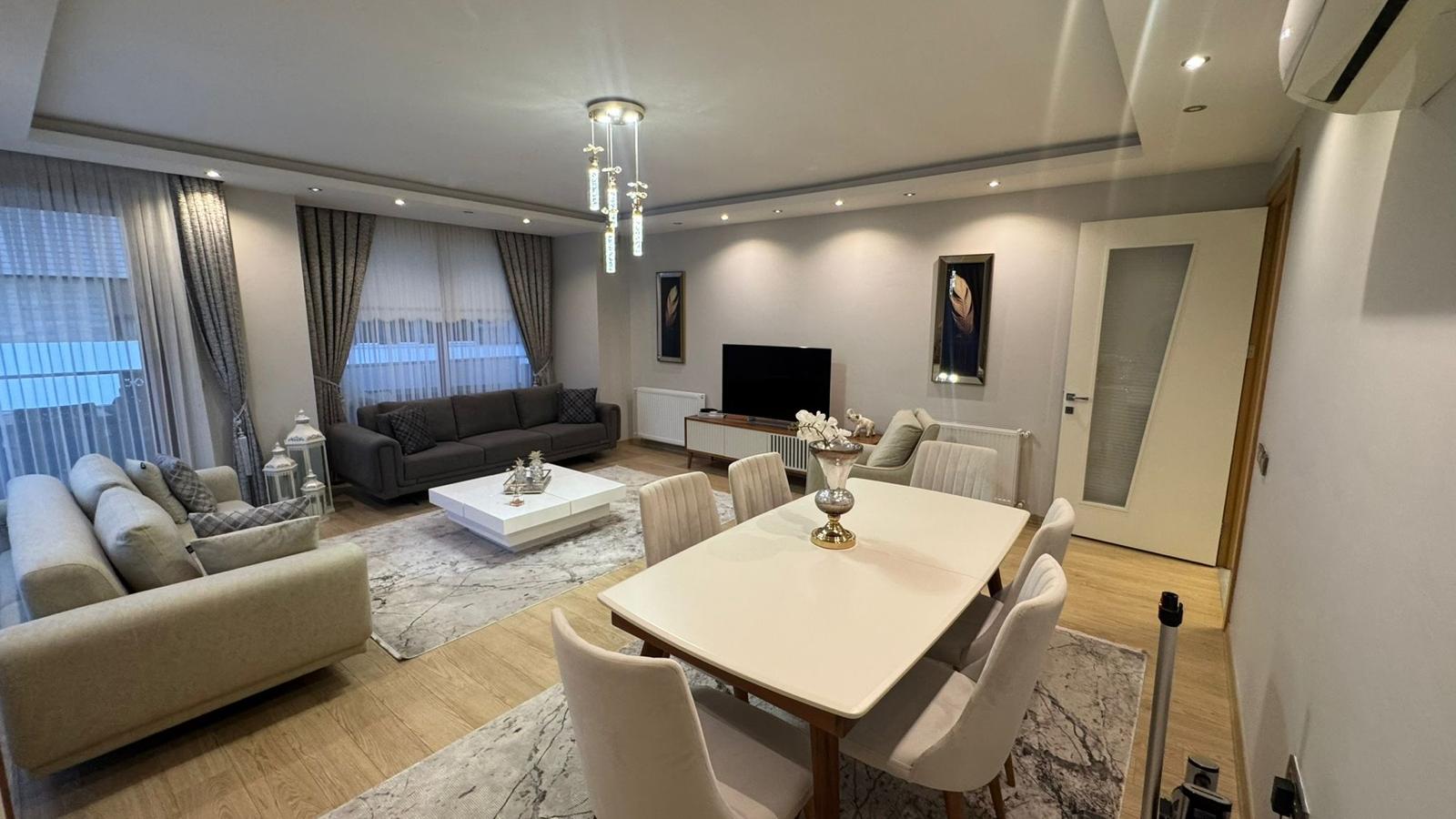 Premium 3+1 Luxury Apartment in Uncalı – Pool, Fitness Center & Modern Design