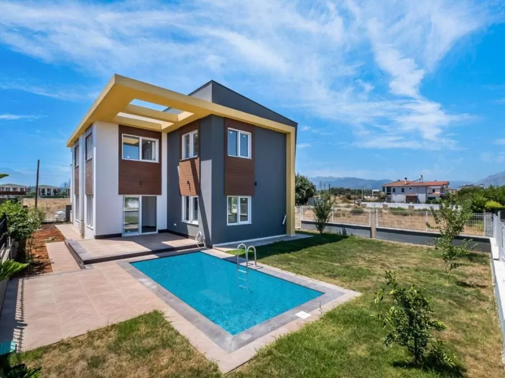 Villa autonome avec une piscine privée à Döşemealtı
