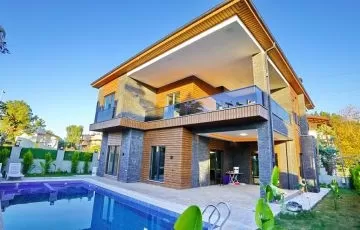 Comfortable Villa with swimming pool for sale in Dosemealti