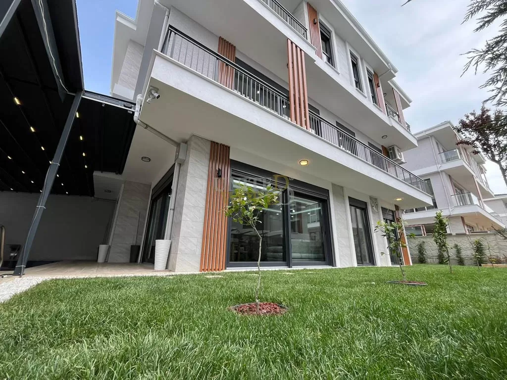 Villas in Büyükçekmece with Stunning Marmara Sea Views