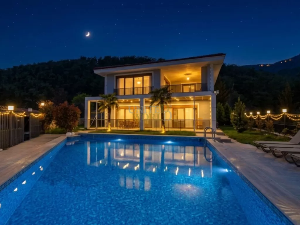 Роскошная вилла на продажу в Кемере с панорамным видом и полной приватностью.