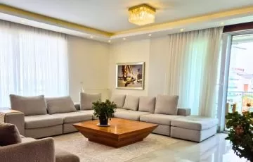 شقة 6+1 واسعة في أونجالي، كونيالتي – موقع مركزي وفرصة استثمارية