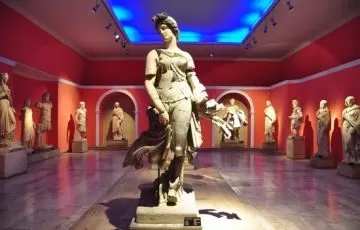 السياحة في مدينة أنطاليا | المتحف الأثري في مدينة أنطاليا يضم أثريات من عدة حضارات
