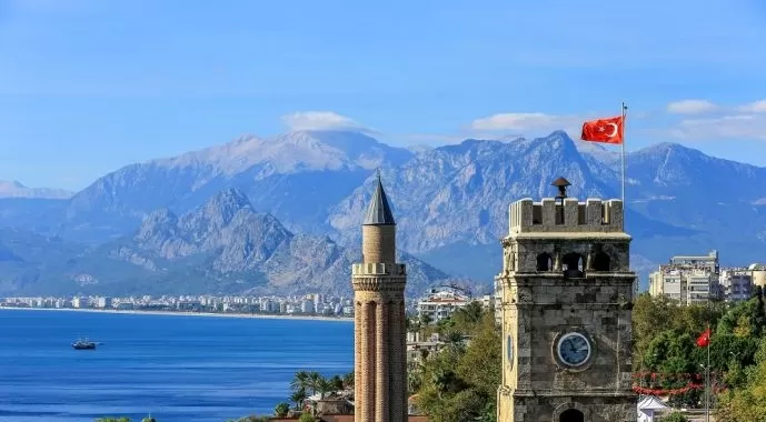 Türkiye'nin Antalya'sı 7 ayda 7 milyondan fazla turisti ağırladı