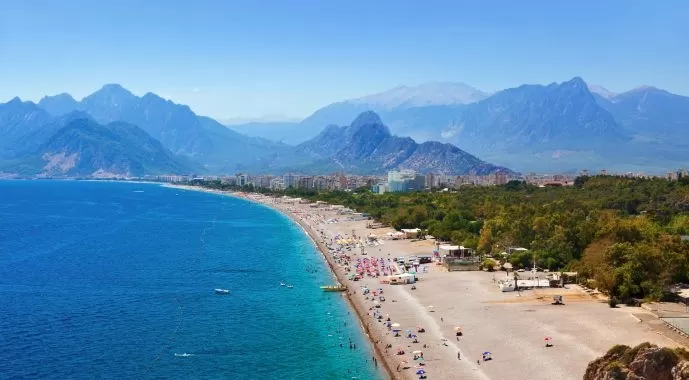 A Vibrant Tourist Hub in the Mediterranean Region